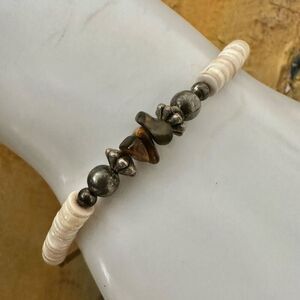 Puka shell tigers eye silver tone surfer bracelet
